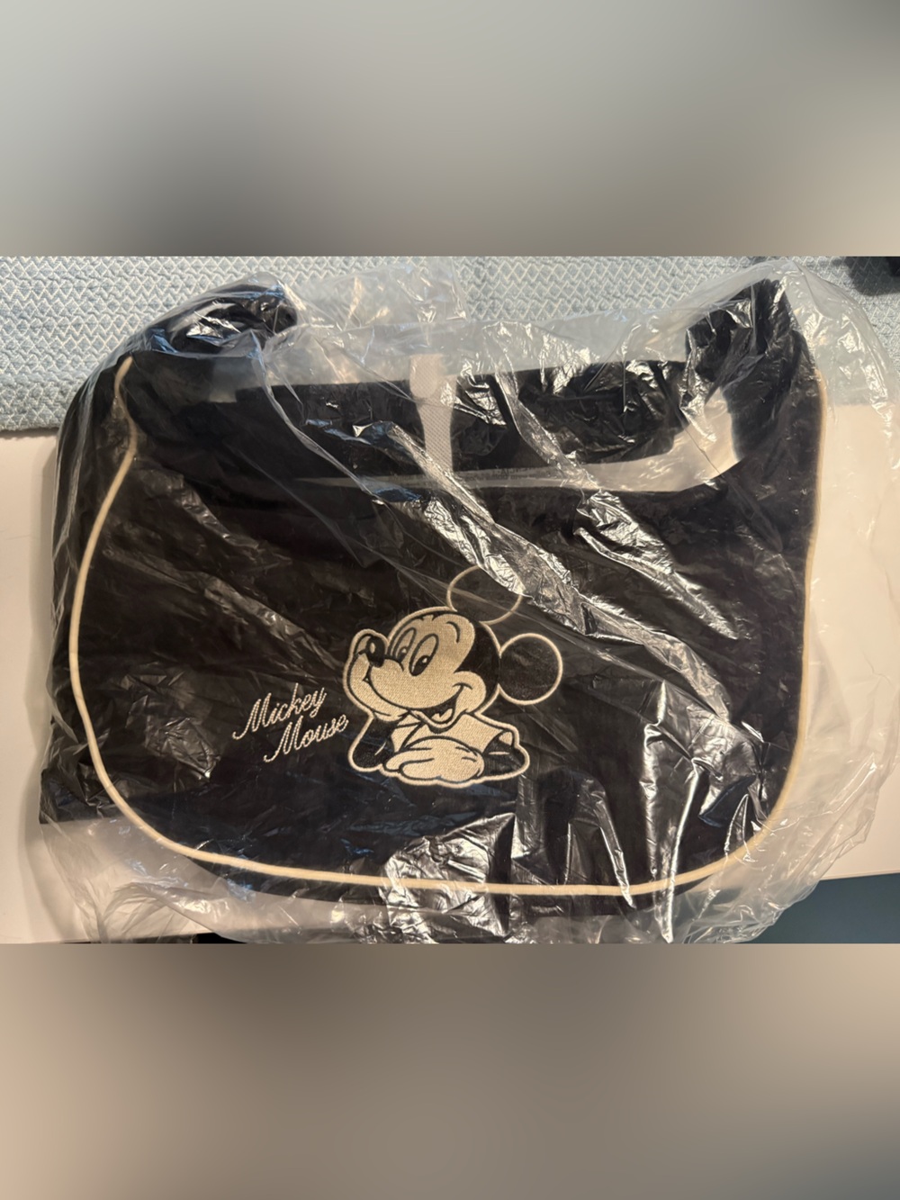 🏰 Disney Limited Edition Mickey Mouse Baggy Bag – Brand New!